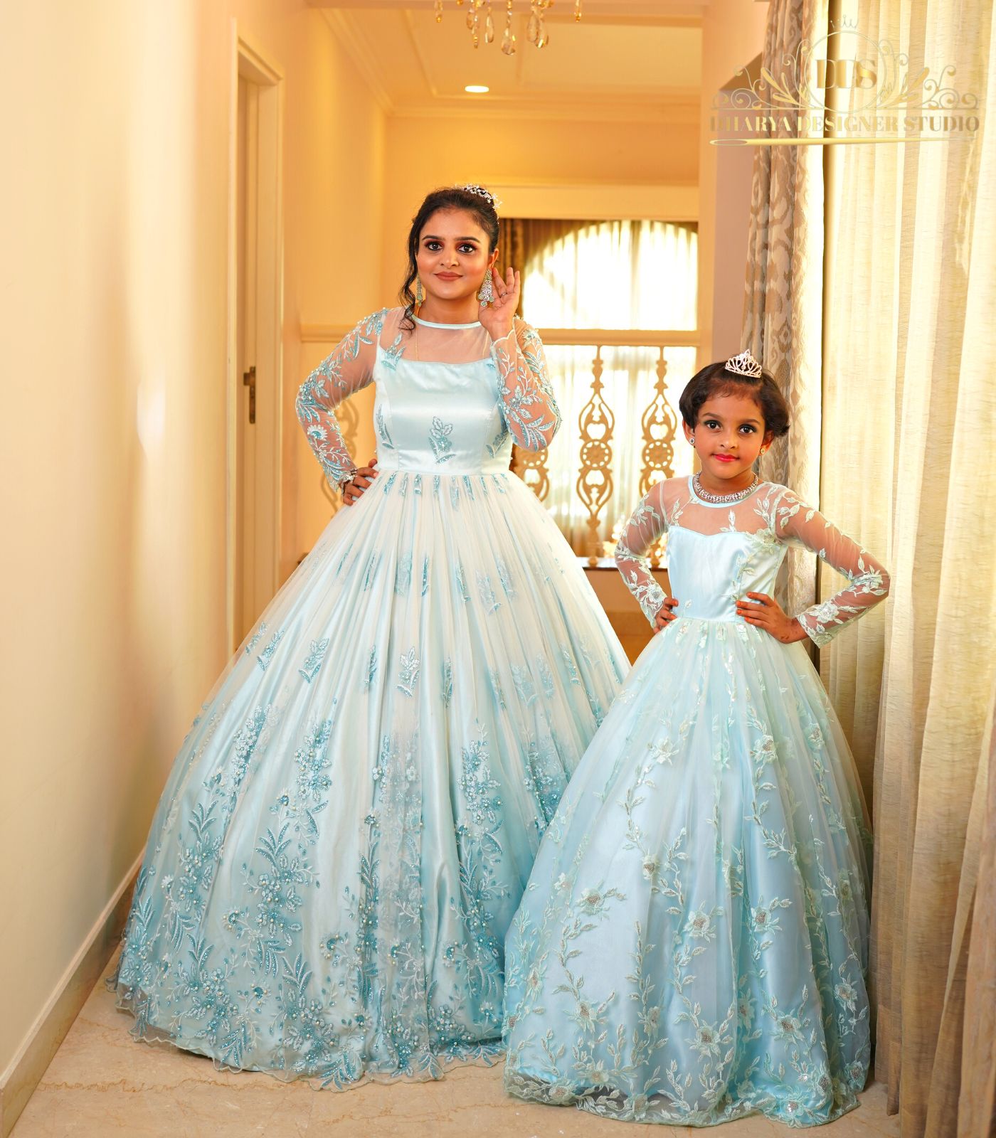 Family Matching Dress Combo at Rs 12000 | महिलाओं की डिजाइनर ड्रेस in Pune  | ID: 2849356893533